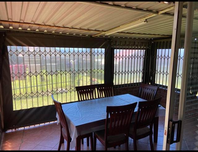 3 BEDROOM HOUSE FOR SALE IN BISLEY